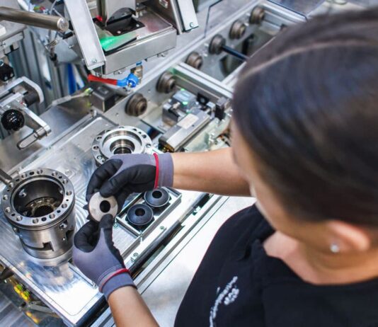 Montage-Elektro-Antriebseinheiten-GLC