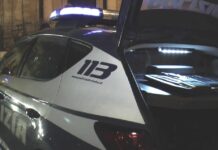 Fugge a bordo di un monopattino ‘truccato’ a oltre 80km/h Fugge a bordo di un monopattino 'truccato' a oltre 80km/h