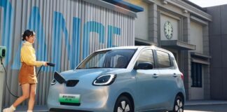 GM, 2026 Wuling MINI EV Dört Kapılı Uzun Menzilli Modelini Piyasaya Sürüyor
