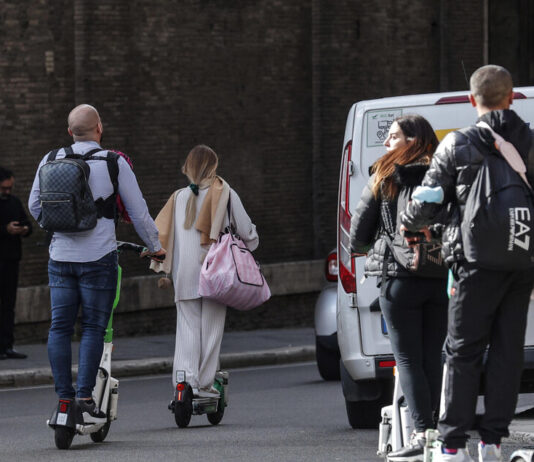 In due settimane a Roma 500 violazioni da conducenti monopattini