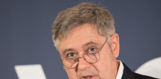 Kışın ortasında bir güneş ışığı
