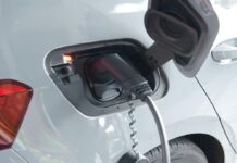 Kostenvergleich: E-Auto & Verbrenner auf Pendeldistanzen Elektroauto-laedt
