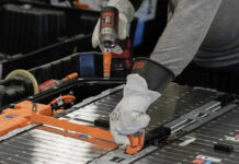 Le elettriche non corrono e Toyota ferma fabbrica batterie Le elettriche non corrono e Toyota ferma fabbrica batterie