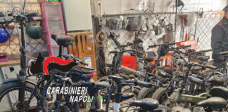 Officina abusiva scoperta a Ischia indagando sul furto di e-bike