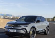 Opel Mokka Gse, suvvino elettrizzante con ispirazioni racing Opel Mokka Gse, suvvino elettrizzante con ispirazioni racing