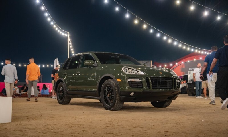 Porsche Cayenne EV, Dubai 4'te görücüye çıktı.