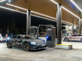 Porsche-Taycan-laedt