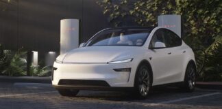 Tesla, Araçları İçin Apple CarPlay'i Ekleyebilir
