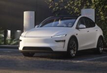 Tesla May Add Apple CarPlay In Its Vehicles Tesla May Add Apple CarPlay In Its Vehicles