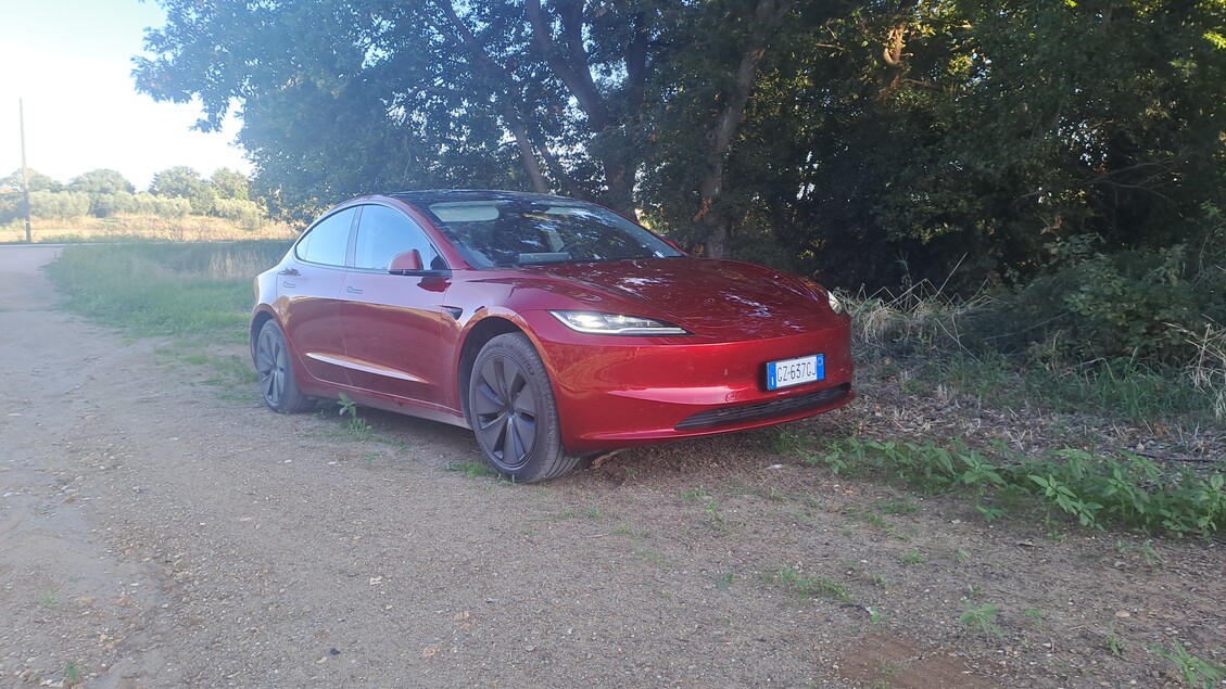 Tesla Model 3 Long Range, per viaggi senza ansia da ricarica