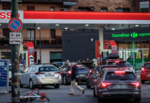 A Milano protesta distributori carburanti, no taglio contratto comodato