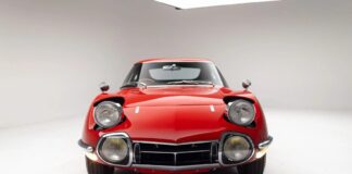 All'asta la Toyota 2000GT del pilota Bobby Rahal