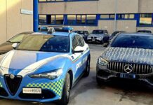 Auto ricoperta di luci natalizie, 30enne multato a Bari