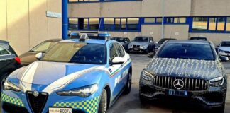 Auto ricoperta di luci natalizie, 30enne multato a Bari