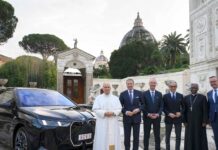 BMW Group dona una iX 60 a Papa Leone XIV BMW Group dona una iX 60 a Papa Leone XIV