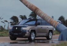 BYD deja caer una palmera gigante sobre el YangWang U8 y el SUV sale ileso