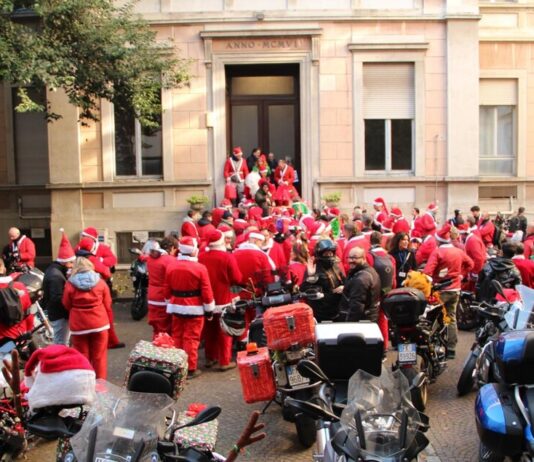 Duecento Babbi Natale in moto a sostegno dei bimbi del Policlinico a Milano