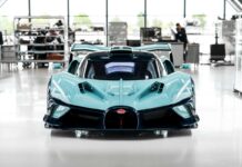 El último Bugatti Bolide sale de la cadena de producción
