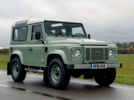 El último Land Rover Defender Heritage Edition sale a subasta: una pieza histórica única para coleccionistas