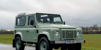 El último Land Rover Defender Heritage Edition sale a subasta: una pieza histórica única para coleccionistas