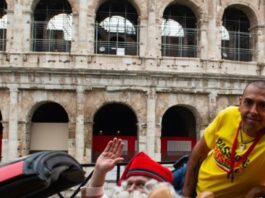 Ferrari Christmas Day, giornata di motori e solidarietà a Roma