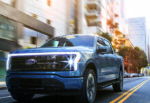 Ford richiama oltre 270mila auto elettriche e ibride per difetti al sistema di parking