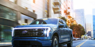 Ford richiama oltre 270mila auto elettriche e ibride per difetti al sistema di parking