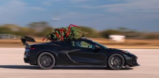 Hennessey, oltre 315 km/h per una Corvette ZR1 con un albero di Natale sul tetto
