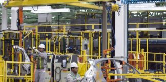 Il Messico annuncia dazi anche sulle auto