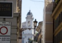 Jeep con targa clonata e oltre 130 violazioni in Ztl a Roma