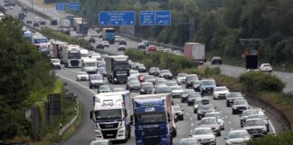 L'Ue rivede lo stop ai motori termici dal 2035, sì a ibride e biofuel