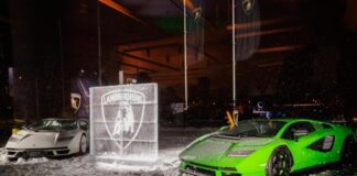 Lamborghini Prag'daki yeni showroomunun açılışını yapıyor
