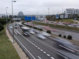 Madrid da marcha atrás y amplía un año la vida a los vehículos sin etiqueta medioambiental pero se empieza a hablar de parquímetros 24/7 Madrid da marcha atrás y amplía un año la vida a los vehículos sin etiqueta medioambiental pero se empieza a hablar de parquímetros 24/7