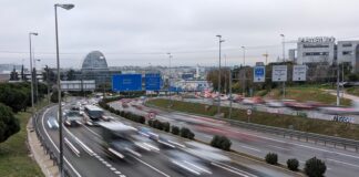 Madrid da marcha atrás y amplía un año la vida a los vehículos sin etiqueta medioambiental pero se empieza a hablar de parquímetros 24/7