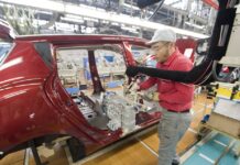 Nissan valuta bonus per spostare produzione a Kyushu Nissan valuta bonus per spostare produzione a Kyushu