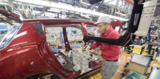 Nissan valuta bonus per spostare produzione a Kyushu