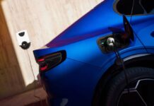 Renault und Ford verkünden Allianz für E-Autos und Nutzfahrzeuge in Europa Ford-Capri Elektroauto laedt