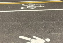 Roma: nuova segnaletica su via dei Fori Imperiali con pista ciclabile