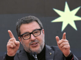 Salvini, loro vogliono i monopattini cinesi, io adoro il rombo delle nostre auto