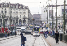 Smog, a Torino da domani torna il blocco dei diesel Euro 5 Smog, a Torino da domani torna il blocco dei diesel Euro 5