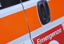 Su bici elettrica travolge 15enne e fugge, grave ragazzino