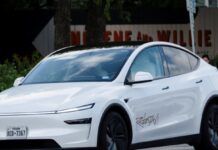 Tesla Robotaxis without a human monitor hit Austin streets Tesla Robotaxis without a human monitor hit Austin streets
