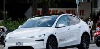 Tesla Robotaxis without a human monitor hit Austin streets