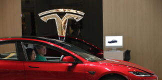 Tesla rischia la sospensione delle vendite in California per marketing ingannevole