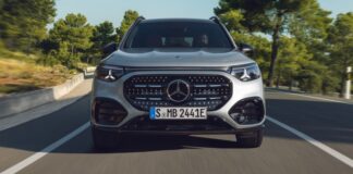 The new electric Mercedes-Benz GLB is here: polarizing design and a focus on AI