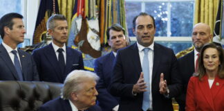 Trump allenta gli standard sulle auto, 'sono ridicoli'