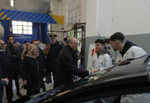 Valditara visita il laboratorio carrozzeria Ford al “Cattaneo” Valditara visita il laboratorio carrozzeria Ford al "Cattaneo"