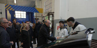 Valditara visita il laboratorio carrozzeria Ford al "Cattaneo"