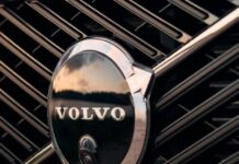 Volvo fa il punto sul 2025 e conferma la strategia elettrica