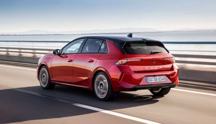 ADAC-Vorstoß zu höheren Spritpreisen sorgt für Ärger Opel-Astra